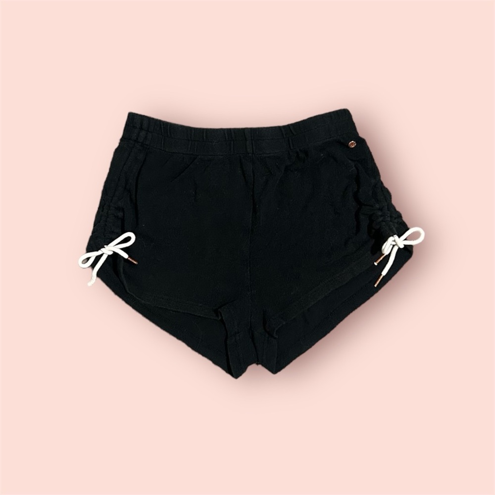High waisted shorts w/ bows